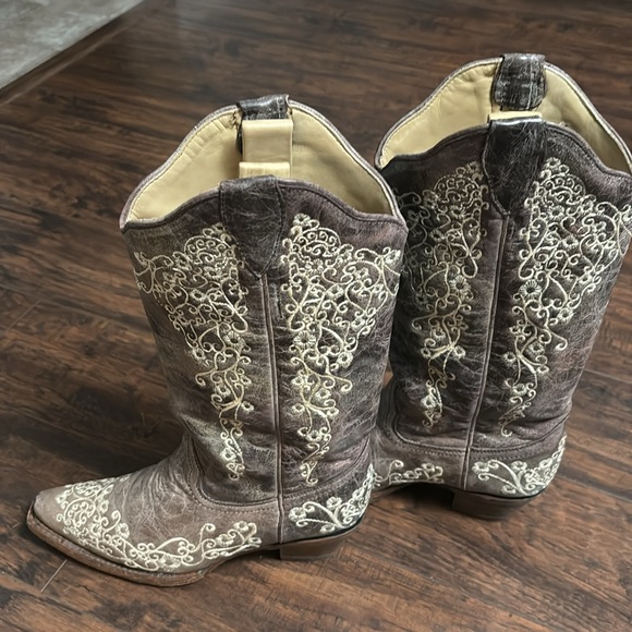 Corral distressed brown embroidered boots 👢 snip toe - Picture 7 of 14